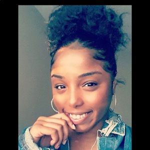 Meet your Posher, Andrea